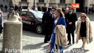 22 02 14 QUIRINALE GIURAMENTO ARRIVO BOSCHI MINISTRO RIFORME [upl. by Trilbi]