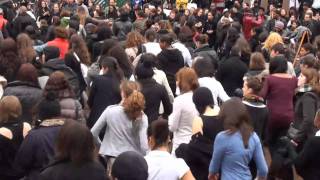 Kuduro Géant  Toulouse février 2011 flash mob [upl. by Boothman]