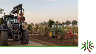 Jonge bomen planten met een plantmachine [upl. by Slifka]