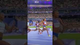 Gabby Thomas takes 200m Olympic Gold [upl. by Yhcir]