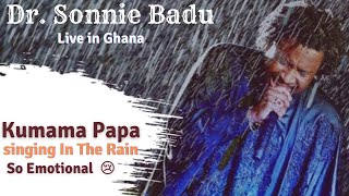 Sonnie Badu Sings Kumama Papa in the Rain Live in Ivory Coast [upl. by Bissell573]