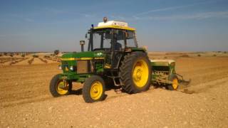 john deere 2450 con sembradora GIL [upl. by Bald]