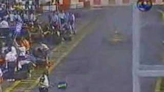 Ayrton Senna dando o drible da vaca no Damon Hill [upl. by Ainiger]