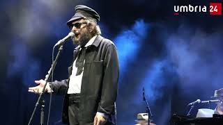 Umbria jazz 2024 Vinicio Capossela all’Arena con «Abide with me» e «Non è l’amore che va via» [upl. by Kruse]