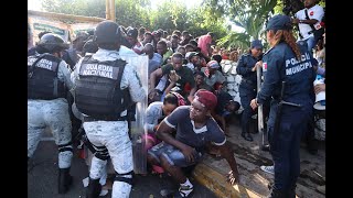 Migrantes irrumpen en oficinas de la Comar en Tapachula Chiapas [upl. by Callista523]