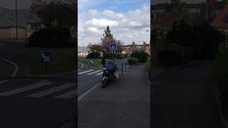 Lart daccrocher une bâche sur sa moto🤣🤣🤣2 [upl. by Ainegue750]