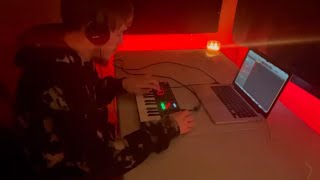 Live Looping with AKAI MPK Mini Play GarageBand [upl. by Ermengarde]