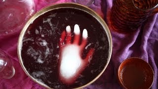 Halloween Party Rezept Halloween Bowle mit gefrorener Hand [upl. by Atnauqal124]