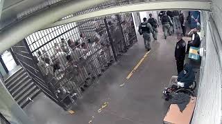 Inmates in Chicago clap for accused cop killer in jail [upl. by Ssilem]