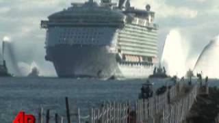 Raw Video Worlds Largest Cruise Ship [upl. by Innes]