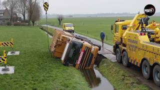 Berging vuilniswagen Pangelerweg Nunspeet [upl. by Yelnikcm]