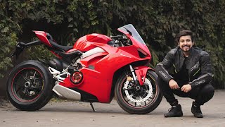 DUCATI PANIGALE 1299S vs PANIGALE V4S [upl. by Adleremse]