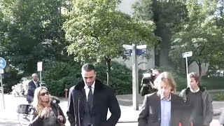 badr hari word op weg naar de lunchroom lastig gevallen door een vrouw [upl. by Esten]