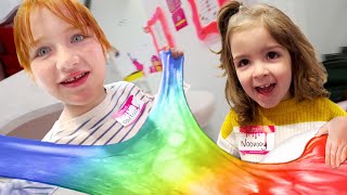 MAKiNG RAiNBOW SLiME with Adley Navey and Niko at Sloomoo in NYC Family Vacation in the Big City [upl. by Darsey]