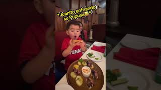 JUANITO Y KIM COMIENDO PUPUSAS EN EL SALVADOR 😱😅❤️  jukilop shorts kimberlyloaiza [upl. by Nilyaj]