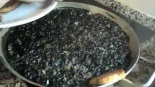 Cómo hacer Arroz negro  Las Recetas De Pepa [upl. by Enerual650]