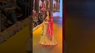 Chaudhavi shab ko kahan chand dhalta hai… bhagyashree tryingnewthings showstopper fashion [upl. by Esoryram]