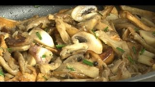 Technique de cuisine  cuire des champignons [upl. by Carver]