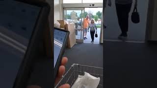 Unhandsome Fella shopping doordash ubereats doordash hyvee grocery funny [upl. by Cly]