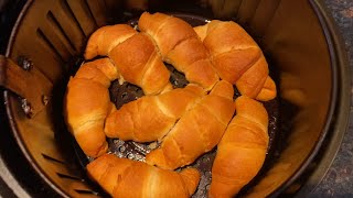 Air Fryer Crescent Rolls  How To Cook Pilsbury Crescent Rolls In The Air Fryer  AMAZING 🥐😋 [upl. by Rip868]