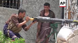 Taiz  Houthi fighters battle militia in Yemen city  Editors Pick  18 August 16 [upl. by Oletta]