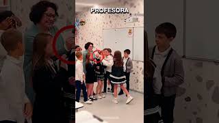 Este ALUMNO Visita A Su PROFESORA Siendo MILITAR 🪖 [upl. by Gaudet546]