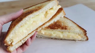 CHEESE amp SCRAMBLED EGGS SANDWICH  ONE PAN RECIPE  BREAKFAST SANDWICH RECIPE [upl. by Romine]