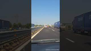 Ein Krankenwagen auf der Autobahn in Italien [upl. by Nels]