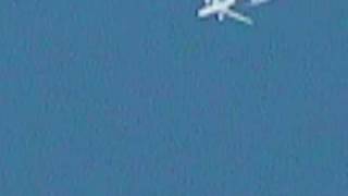 Qantas chemtrail plane caught in the act [upl. by Aninat849]