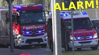 ALARM Werkfeuerwehr Sindelfingen Daimler AG mit 5 Fahrzeugen Mercedes fire brigade 5 fire trucks [upl. by Sanyu]