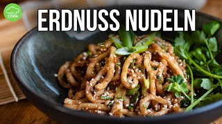 Gebratene Nudeln mit ErdnussSauce in 10min [upl. by Jaala146]