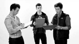 The Jonas Brothers Trivia Game [upl. by Nohtanhoj48]