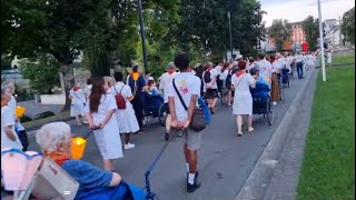 Procession aux flambeaux à Lourdes avec les malades du diocèse dAvignon  août 2024 [upl. by Ardnosak921]