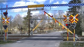 Spoorwegovergang Vårgårda S  Railroad crossing  Järnvägsövergång [upl. by Sewole]