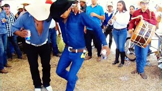 La Raza de Linares Bailando Tamborazo [upl. by Ynamrej853]