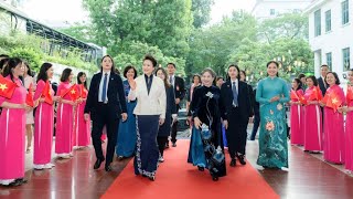 Peng Liyuan visits Vietnamese Womens Museum [upl. by Eentroc]