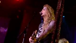 Lexxi Foxx Steel Panther sings ‘rebel yell [upl. by Hsilgne]