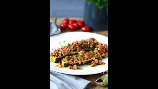 Gefüllte Zucchini mit Hackfleisch gefüllt und überbacken low carb high protein [upl. by Stortz]