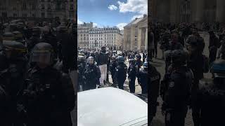 Paris Sorbonne 25 avril 2024 les jeune sont nasser pour laisser place à Macron… manifestation [upl. by Eloise]