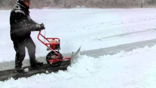 ELEKTRO AKKU Schneeräumer SCHNEEFUCHS SCHNEESCHIEBER mit irrer Schubkraft [upl. by Hameean836]