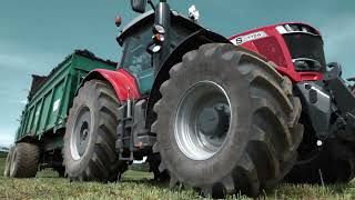 Manure spreading in the housing estate Massey Ferguson 7724 S Dyna VT  Tebbe HS220 and JCB 55080 [upl. by Stephannie531]