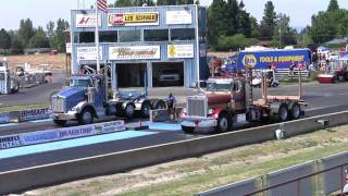 Kenworth T800 vs Peterbilt 379 [upl. by Durst426]