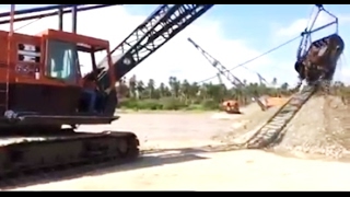 Dragado en río  Dragline Bucyrus Erie 65D [upl. by Anitnuahs]