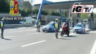 In autostrada senza pagare il pedaggio blitz della Polstrada in Campania scoperti 200 furbetti [upl. by Delacourt]