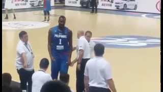 Andray Blatche limps to the sideline in first half of GilasJapan game [upl. by Weslee]