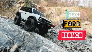 Traxxas Off Road Truck TRX4 Ford Bronco vs TRX6 Mercedes Benz 6x6 [upl. by Adabel]