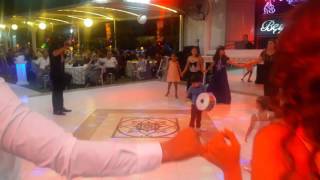 Kücük davulcu Furkan Efe düğünde damat halayına eşlik ediyorDavul show drum show solo [upl. by Saunderson812]