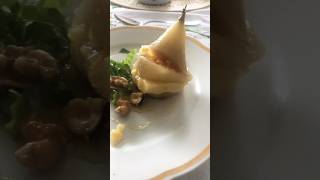 Käse Birne mit Honig und Walnüssen fastfood snack foodie foodlovers shortsvideo [upl. by Guido]