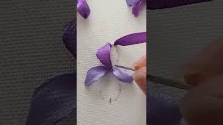 flor de iris bordadoconcinta shorts bordadoamano flowers bordadoparaprincipiantes tutorial [upl. by Lattie]