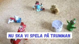 Samlingssångnamnsång i förskolan Nu ska vi spela på trumman Trumvisan med text [upl. by Hareehahs668]